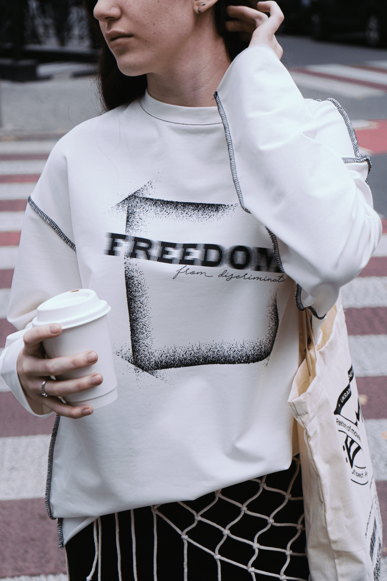 Лонгслів унісекс “freedom from discrimination” в білому кольорі